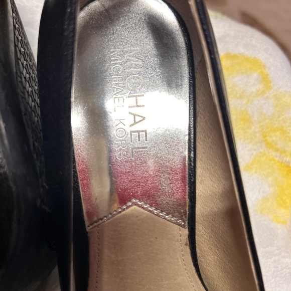 Michael Kors Black Leather Heels Size 8 - Picture 5 of 5